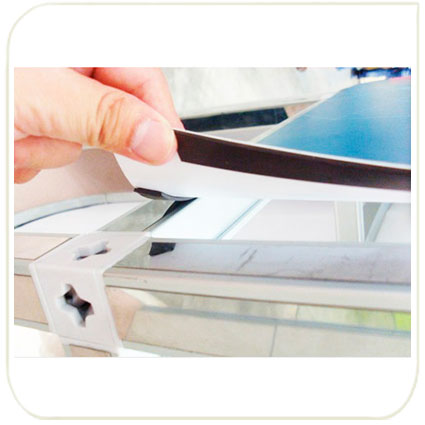 Магнитное крепление фотополотен на профиль с магнитной лентой.