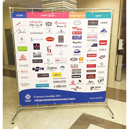 пресс-волл с дополнительными ножками, возможна установка колесиков
Однотрубный стен пресс-волл из хромированных труб Джоккер, с дополнительными опорами