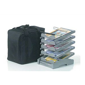 в комплекте с буклетницей поставляется качественная матерчатая сумка-переноска