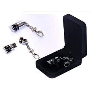 Упакуйте флешку в коробочку и подарите коллеге или партнеру по бизнесу