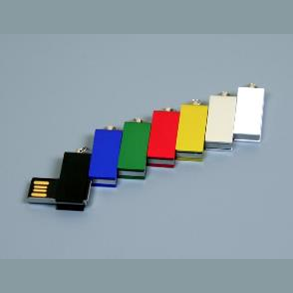 Флеш-накопитель мини с раскладным механизмом в металлическом корпусе.