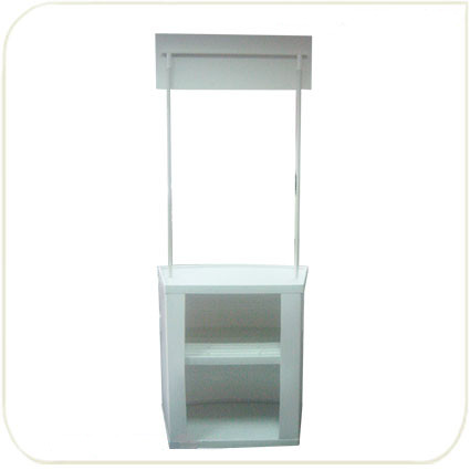 Промостойка с формованной пластиковой столешницей и полкой