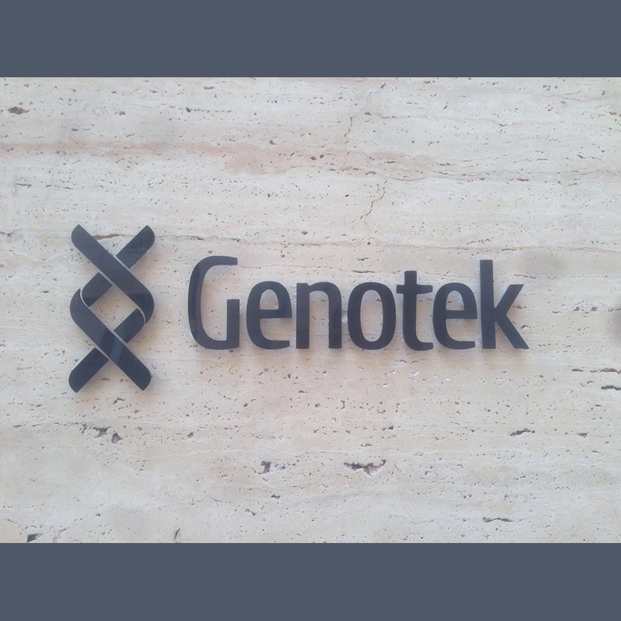  Объемные буквы на фасаде.