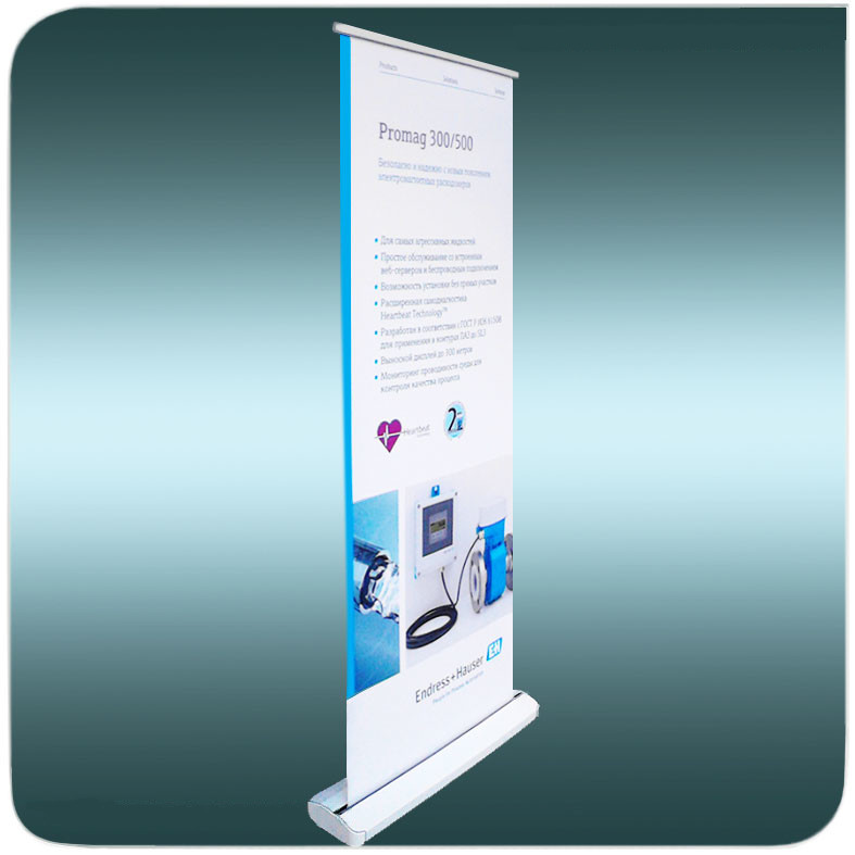 Белый Стенд Rollup iRoll с заправленным баннером.