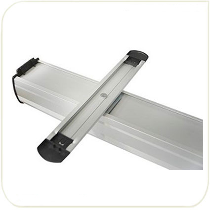 Пластиковые опоры для устойчивости стенда.