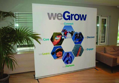 стенды евпропейского качества - долговечные, многофункциональные, практичные
Стенды роллерного типа - фотопанель закручивается в корпус