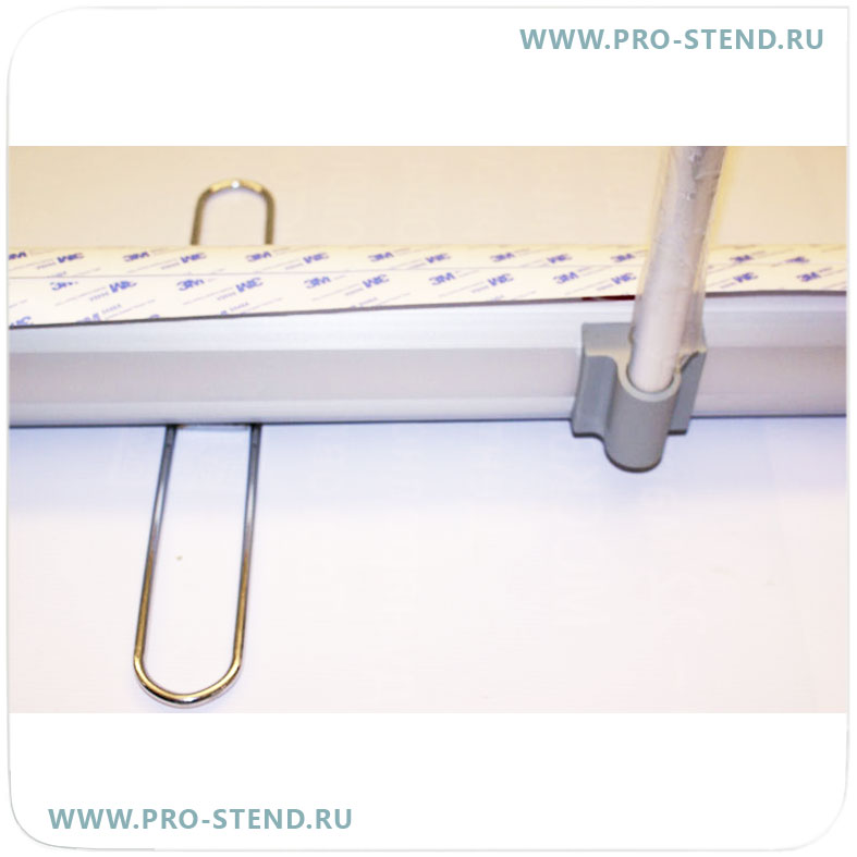 Усиленное крепление для вертикальной баннерной опоры Campaign Ready. Роллап Campaign Ready с усиленной телескопической опорой для регулировки высоты и натяжения баннера.