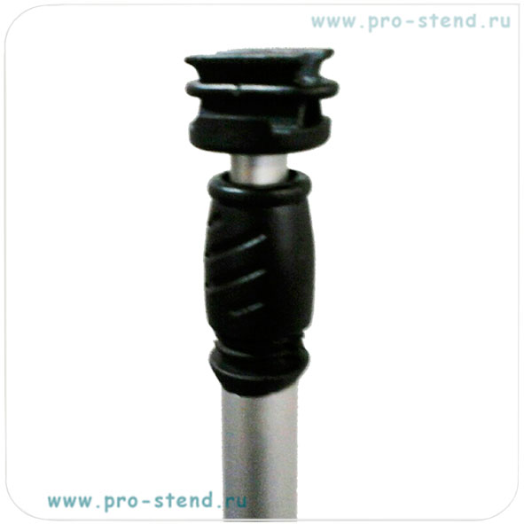 крепеж на опоре стенда для верхней горизонтальной баннерной рейки