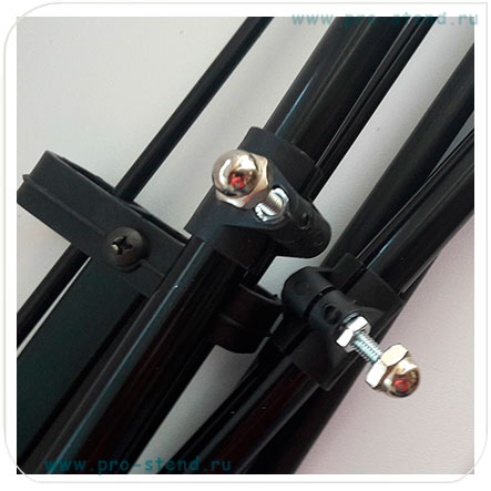 крепление баннеров с помощью винтовой системы с гайками (фото стенда 80*180 тип Б)